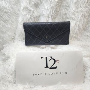 Luxurious Black Textured Clutch